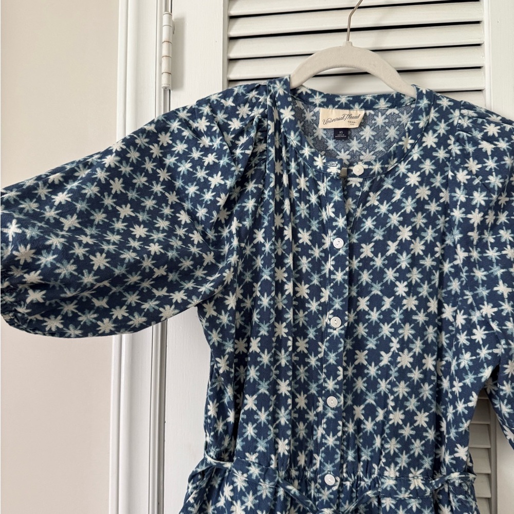 Universal Thread Navy Star Pattern Blouse - Picture 3 of 4